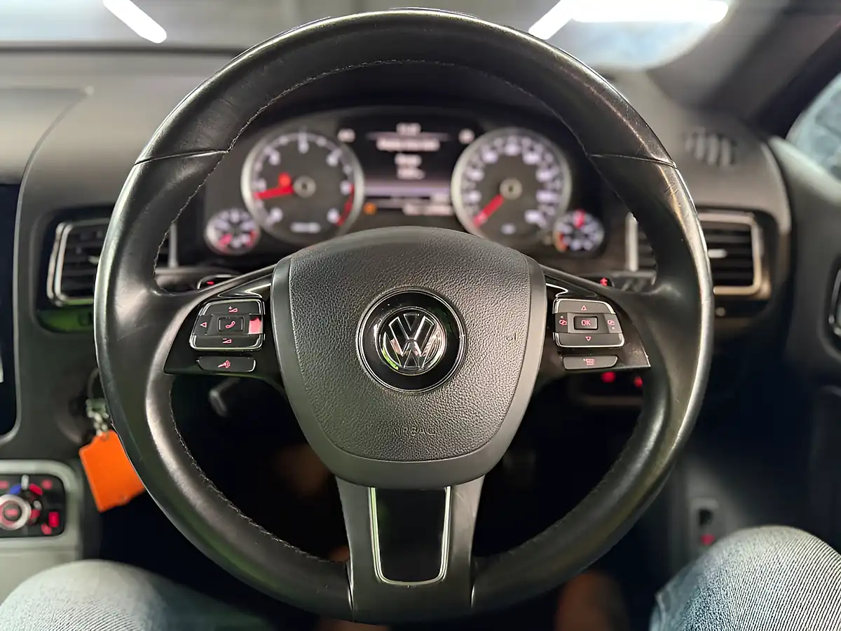 Used 2012 Volkswagen Touareg Altitude Metallic Black - Interior and Exterior details 9