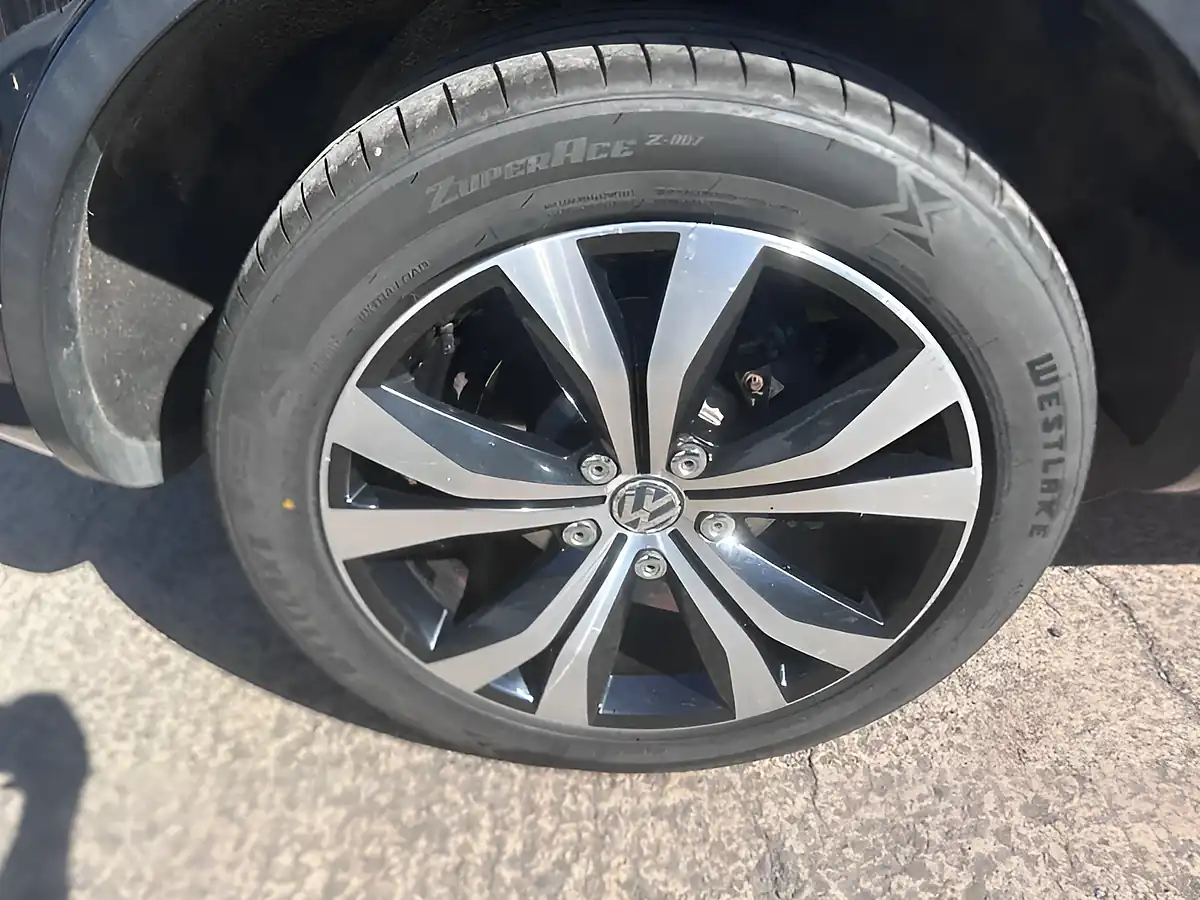 Used 2012 Volkswagen Touareg Se Black - Interior and Exterior details 15