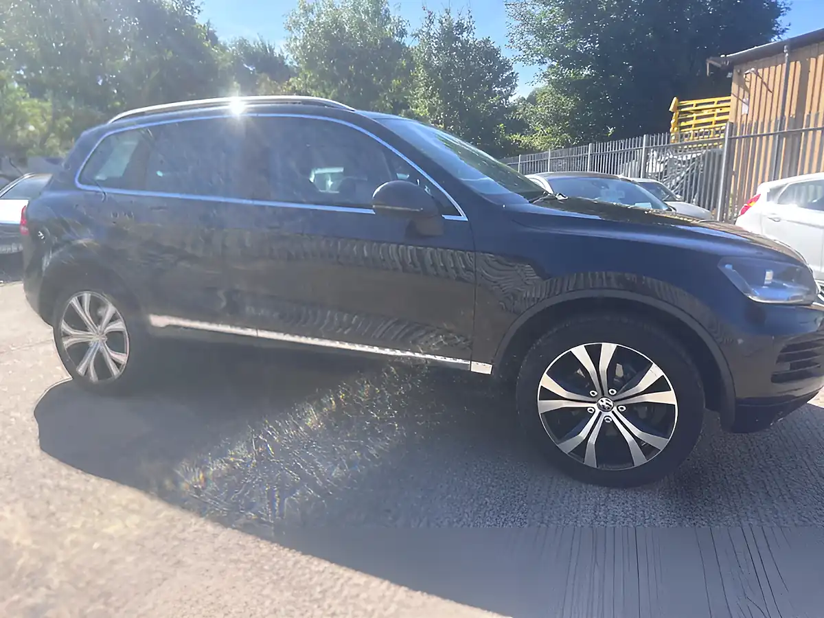 Used 2012 Volkswagen Touareg Se Black - Interior and Exterior details 4