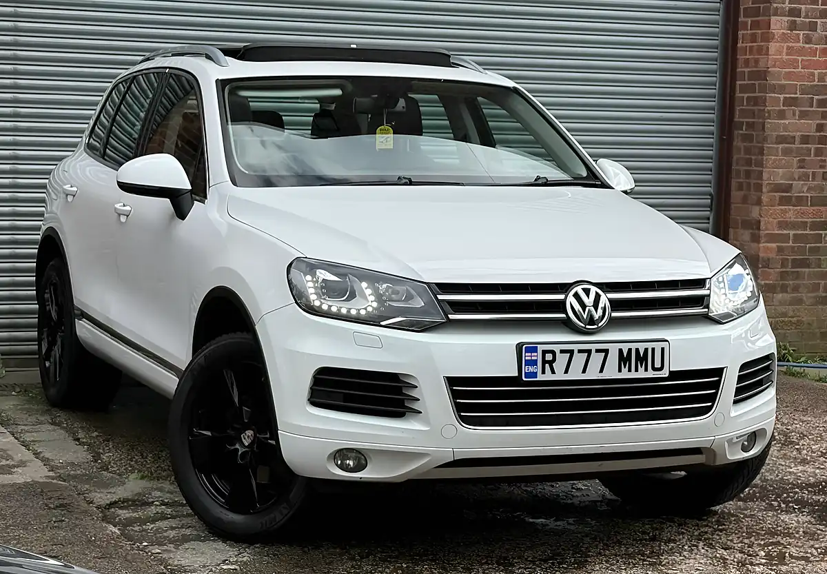 Used 2012 Volkswagen Touareg Se White - Front View