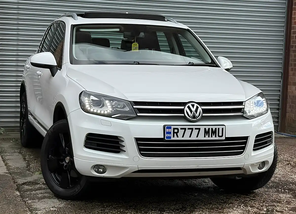 Used 2012 Volkswagen Touareg Se White - Interior and Exterior details 10