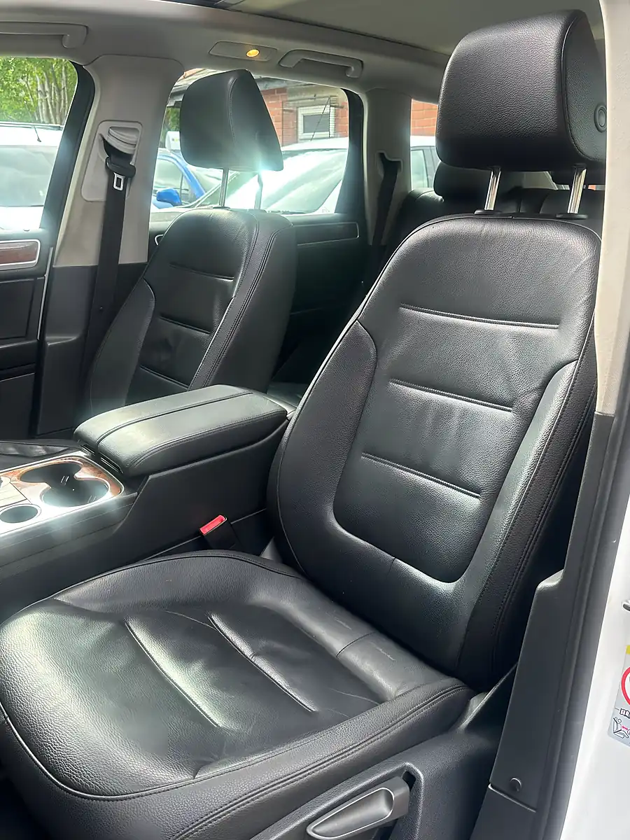 Used 2012 Volkswagen Touareg Se White - Interior and Exterior details 17
