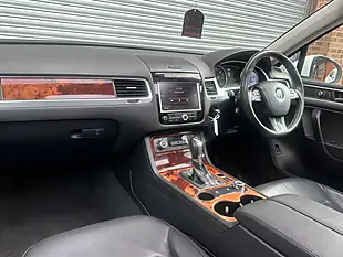 Used 2012 Volkswagen Touareg Se White - Interior and Exterior details 8