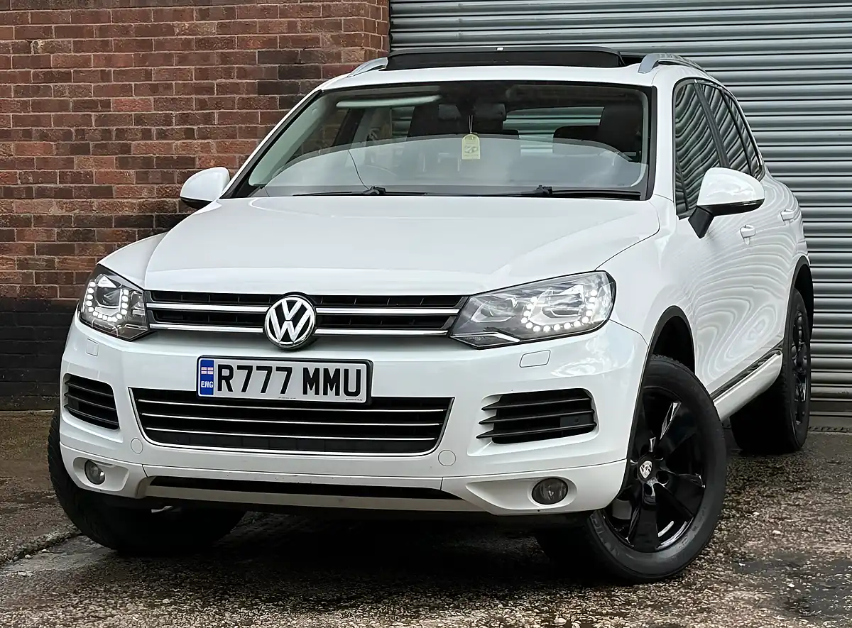 Used 2012 Volkswagen Touareg Se White - Interior and Exterior details 9