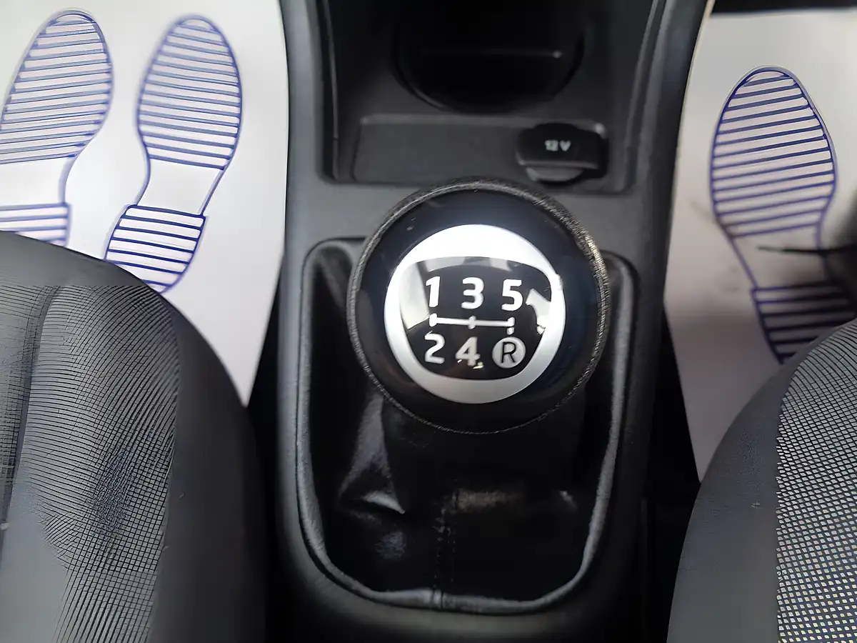 Used 2012 Volkswagen Up! Move Up! White - Interior and Exterior details 17