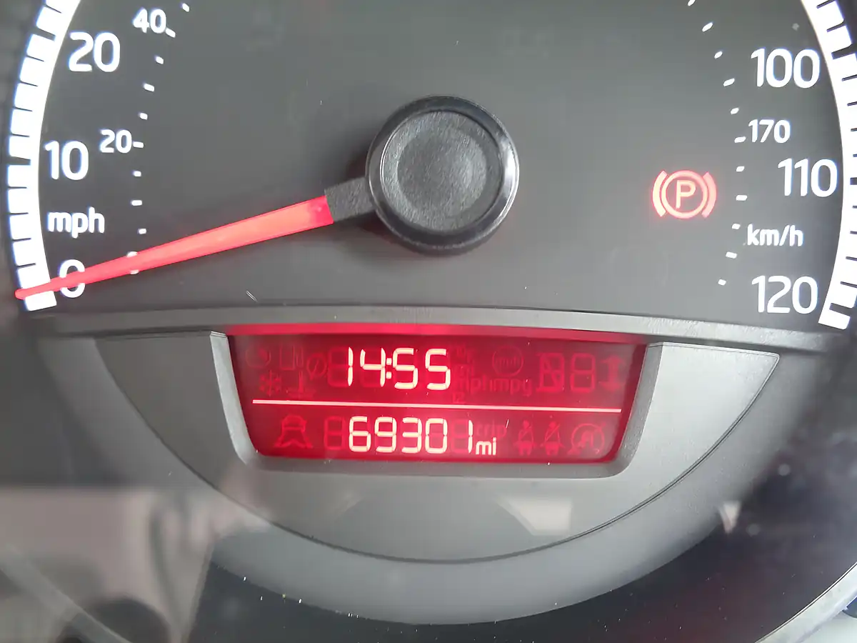 Used 2012 Volkswagen Up! Move Up! White - Interior and Exterior details 19