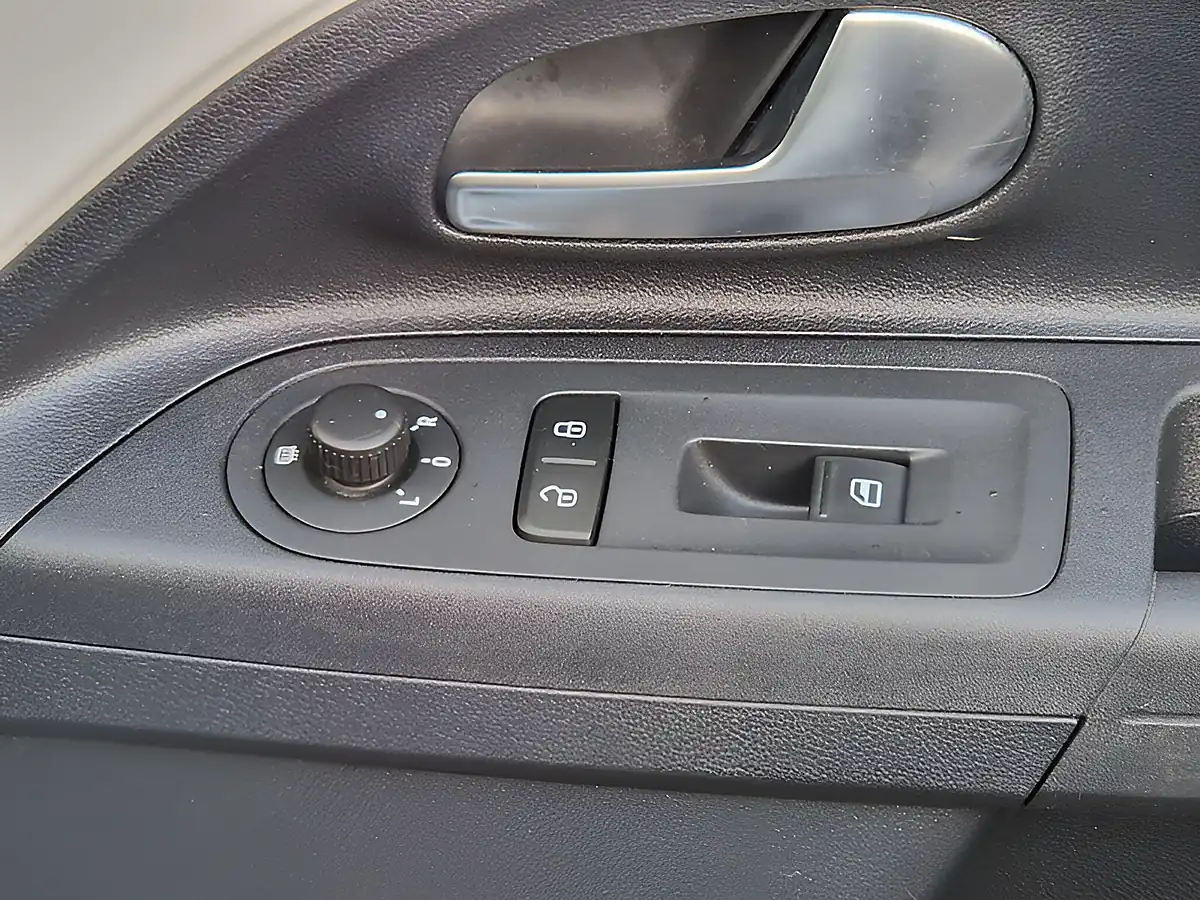 Used 2012 Volkswagen Up! Up! White - Interior and Exterior details 17