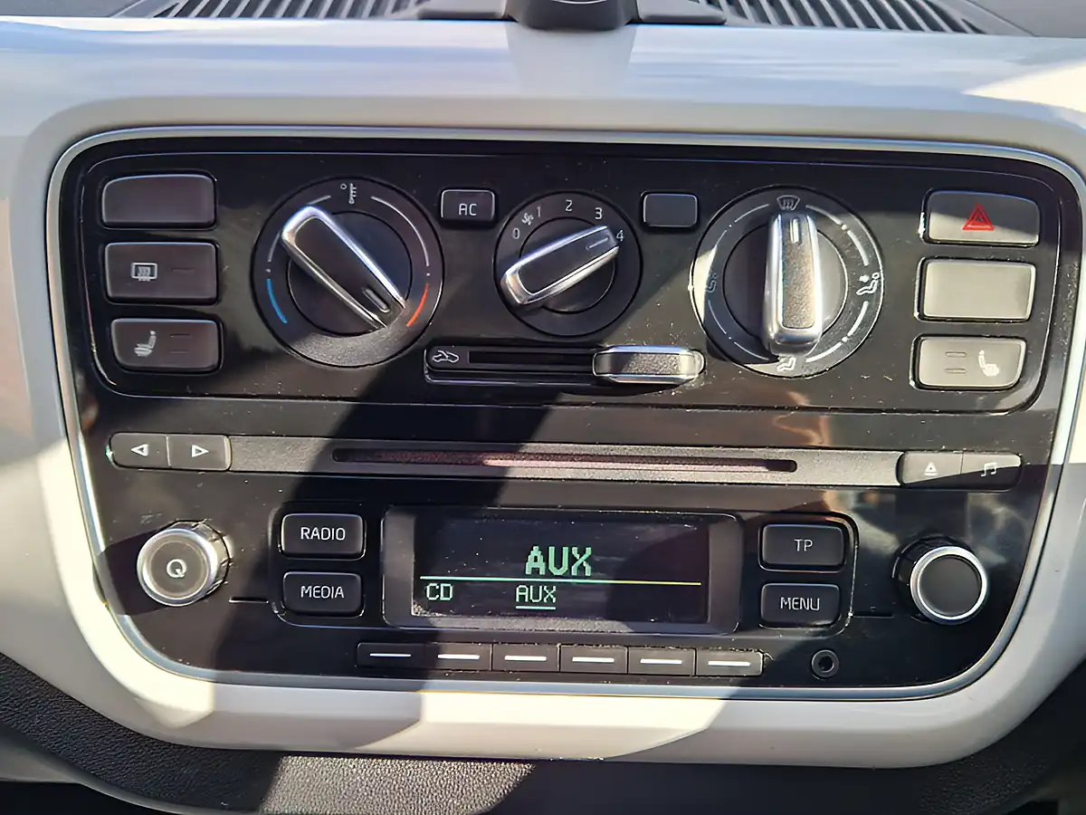 Used 2012 Volkswagen Up! Up! White - Interior and Exterior details 19