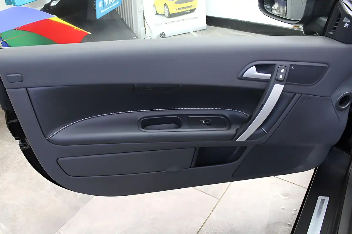 Used 2012 Volvo C70 Se Lux Black - Interior and Exterior details 17