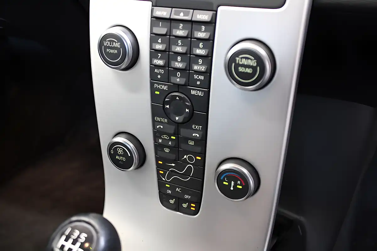 Used 2012 Volvo C70 Se Lux Black - Interior and Exterior details 18