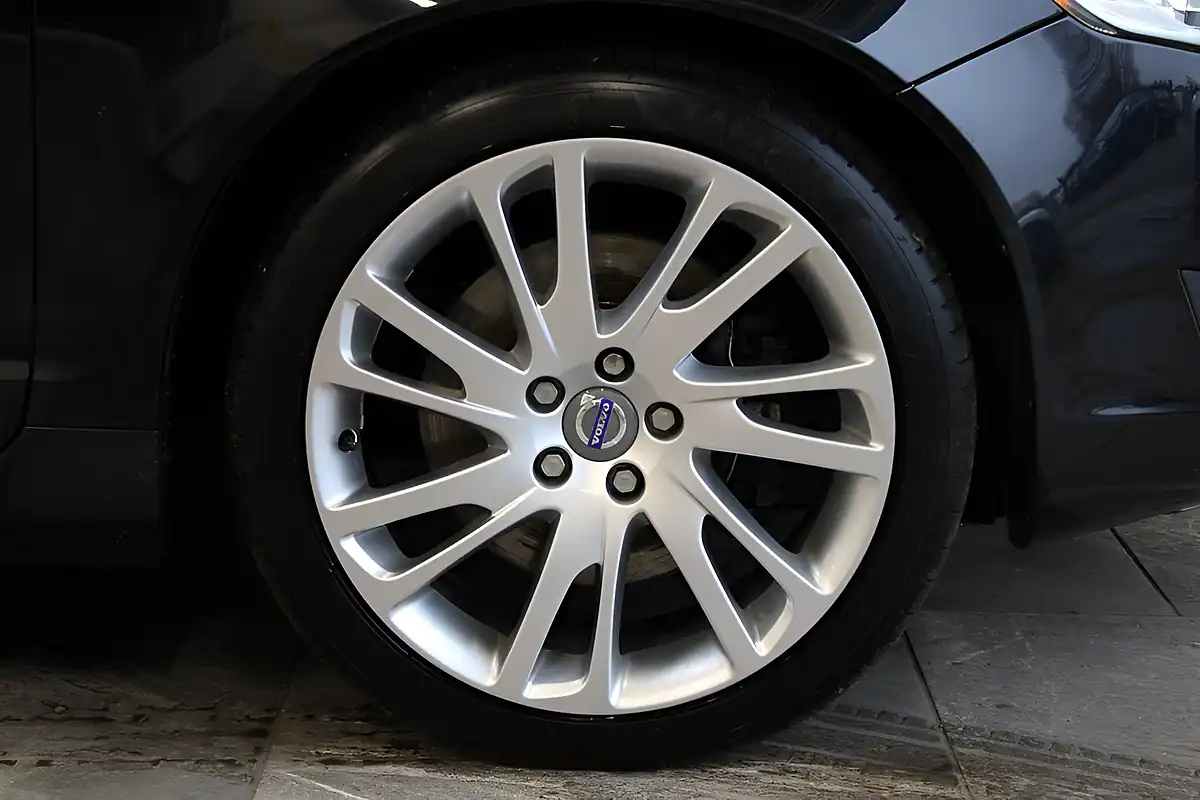 Used 2012 Volvo C70 Se Lux Black - Interior and Exterior details 9