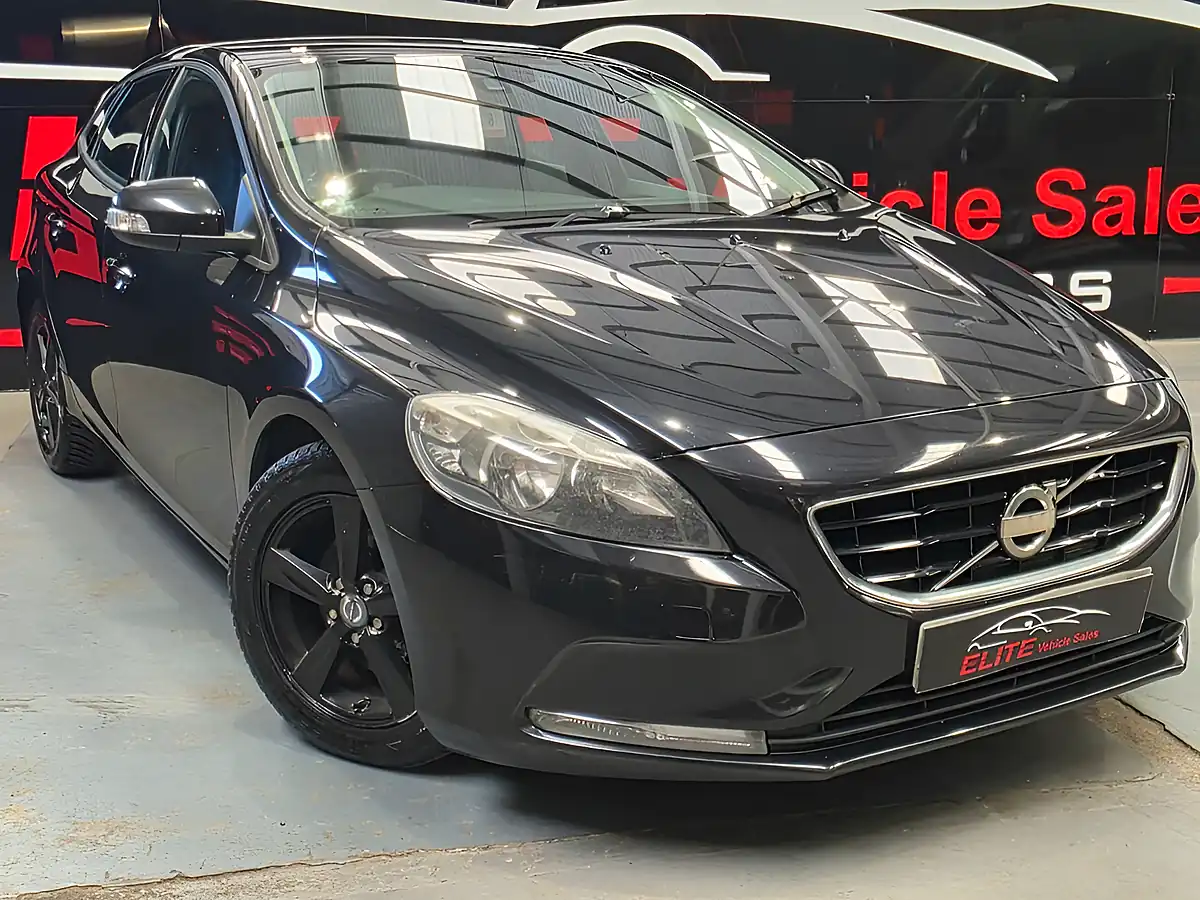 Used 2012 Volvo V40 Es Black - Front View