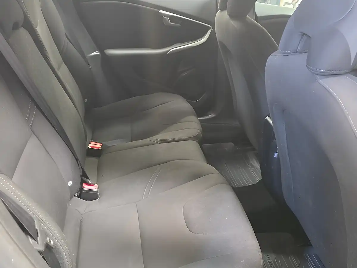 Used 2012 Volvo V40 Es Black - Interior and Exterior details 13