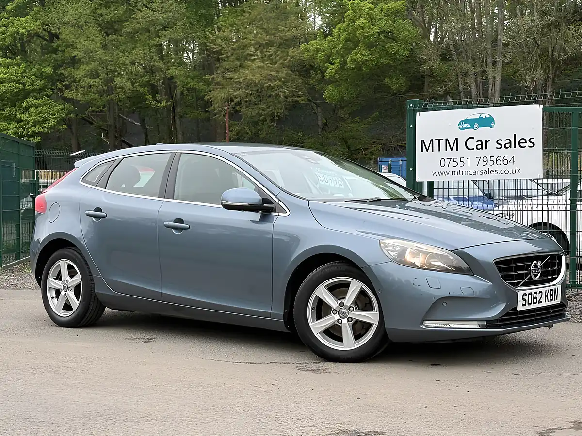 Used 2012 Volvo V40 Se Blue - Front View