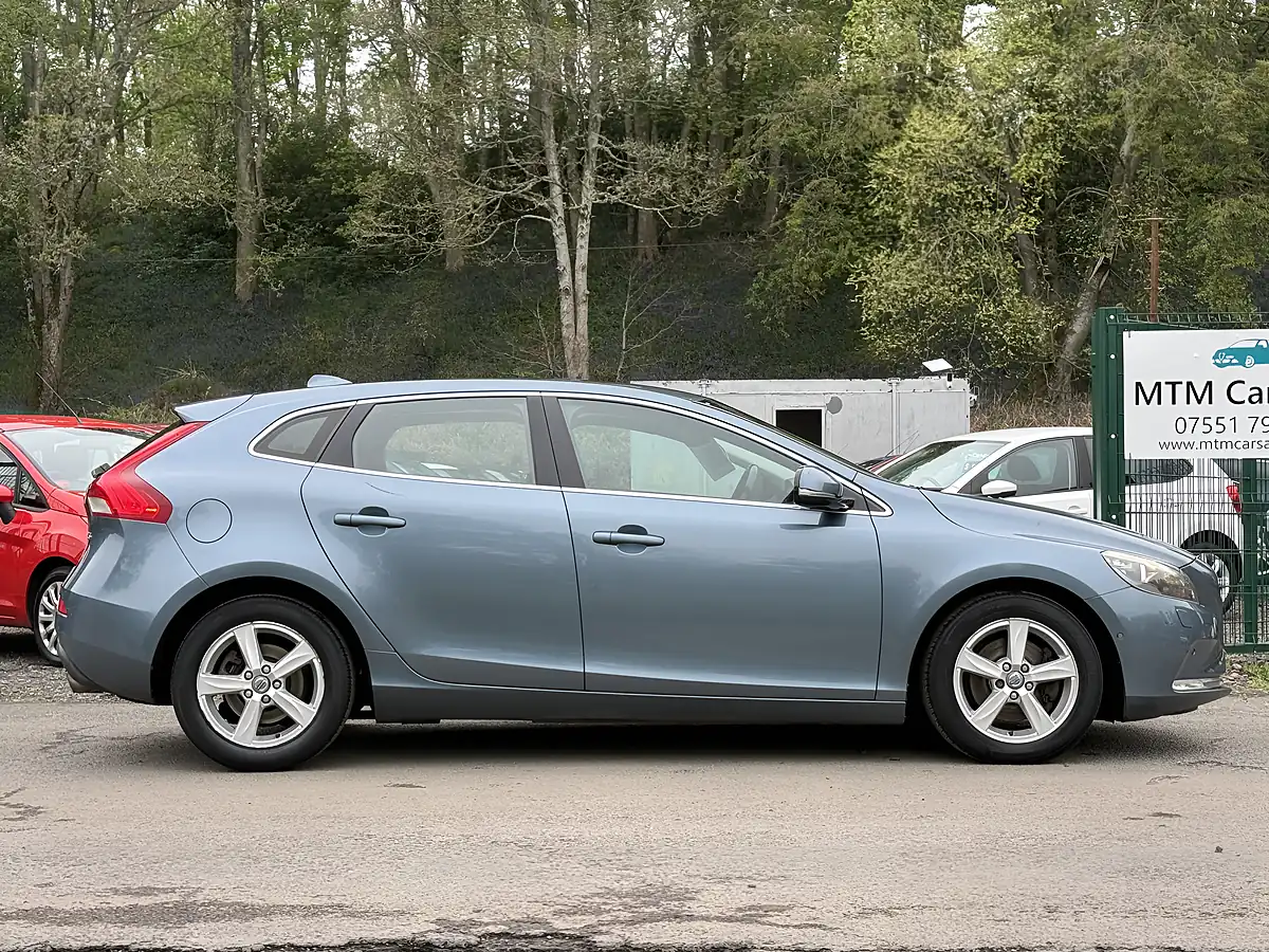 Used 2012 Volvo V40 Se Blue - Interior and Exterior details 5