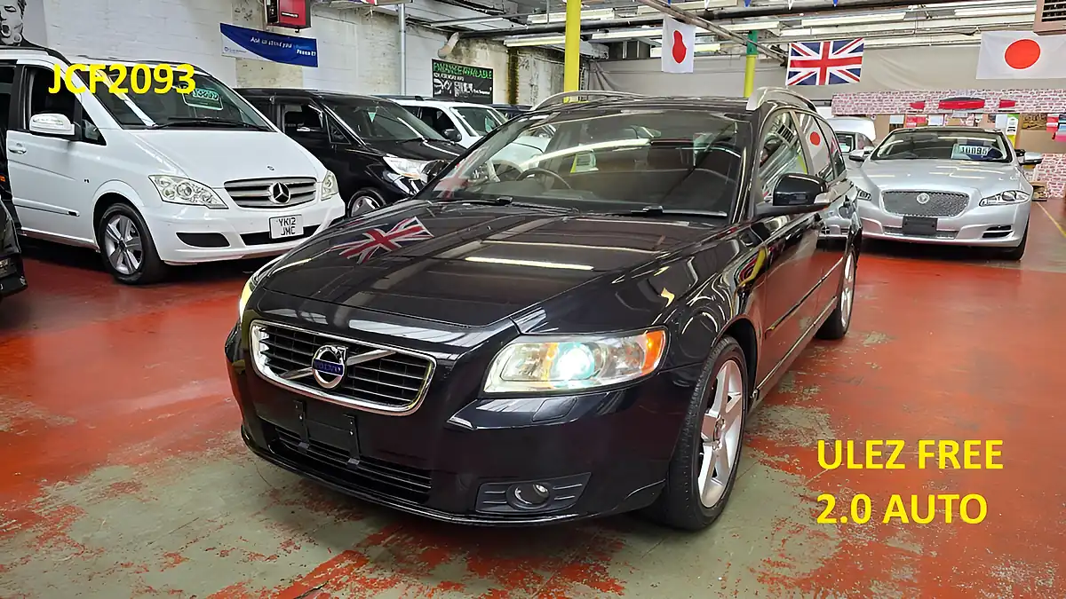 Used 2012 Volvo V50 Sunroof Black - Front View