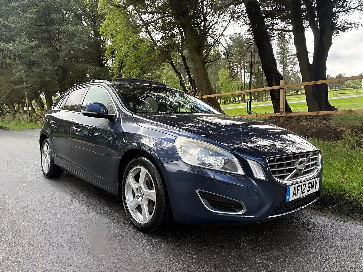 Used 2012 Volvo V60 Se Lux Blue - Front View