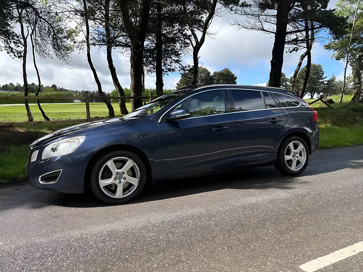 Used 2012 Volvo V60 Se Lux Blue - Interior and Exterior details 14