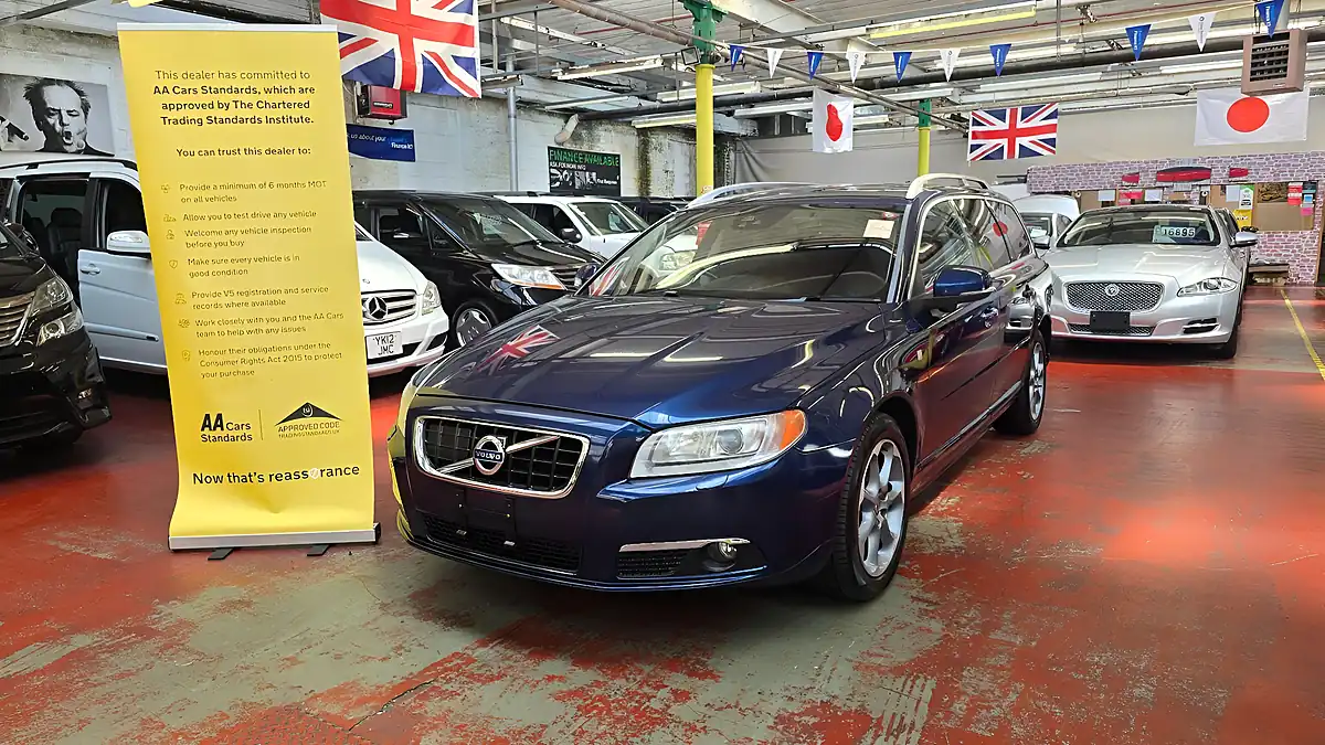 Used 2012 Volvo V70 Ocean Race Blue - Interior and Exterior details 6