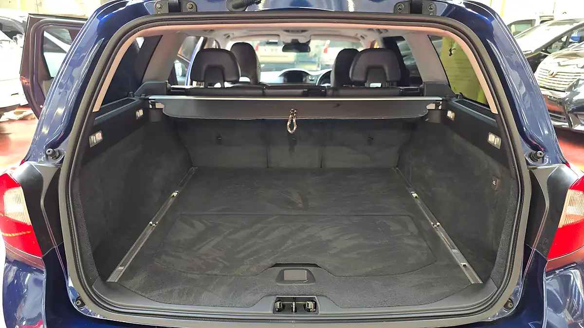 Used 2012 Volvo V70 Ocean Race Blue - Interior and Exterior details 7