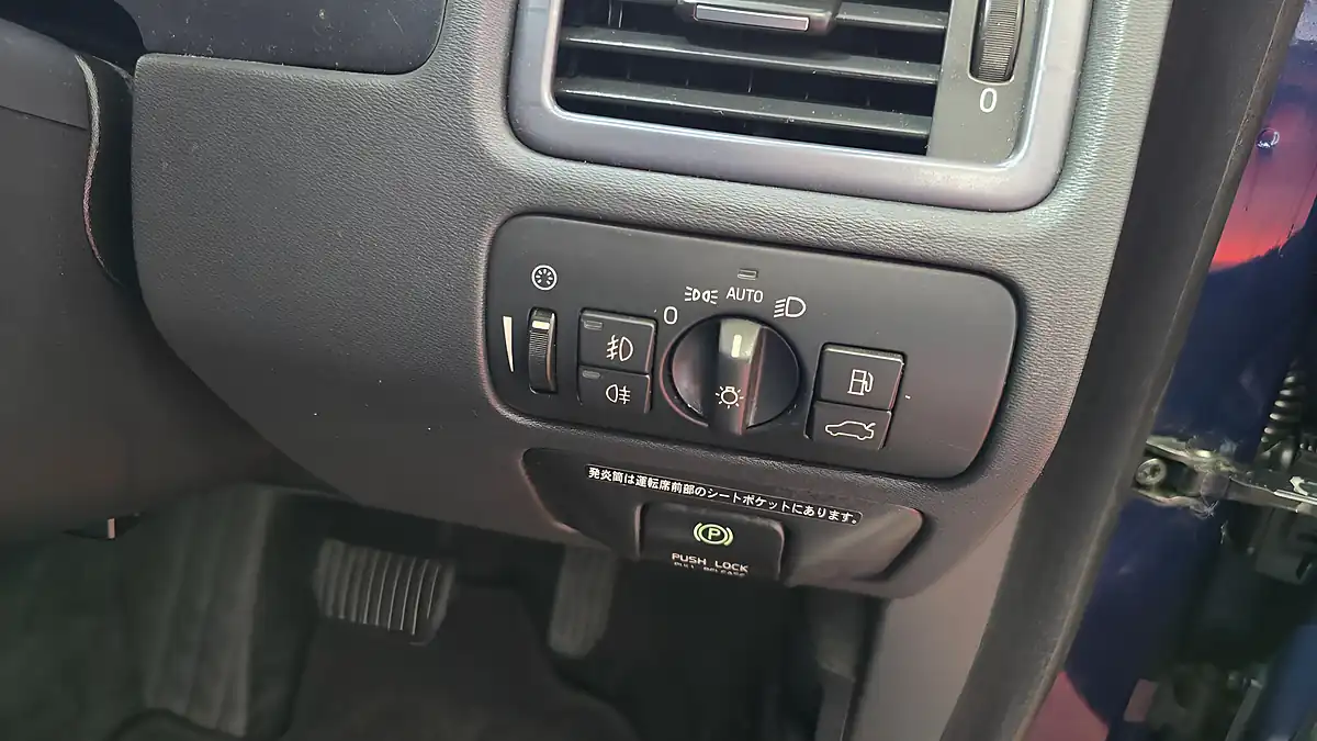 Used 2012 Volvo V70 Ocean Race Blue - Interior and Exterior details 10