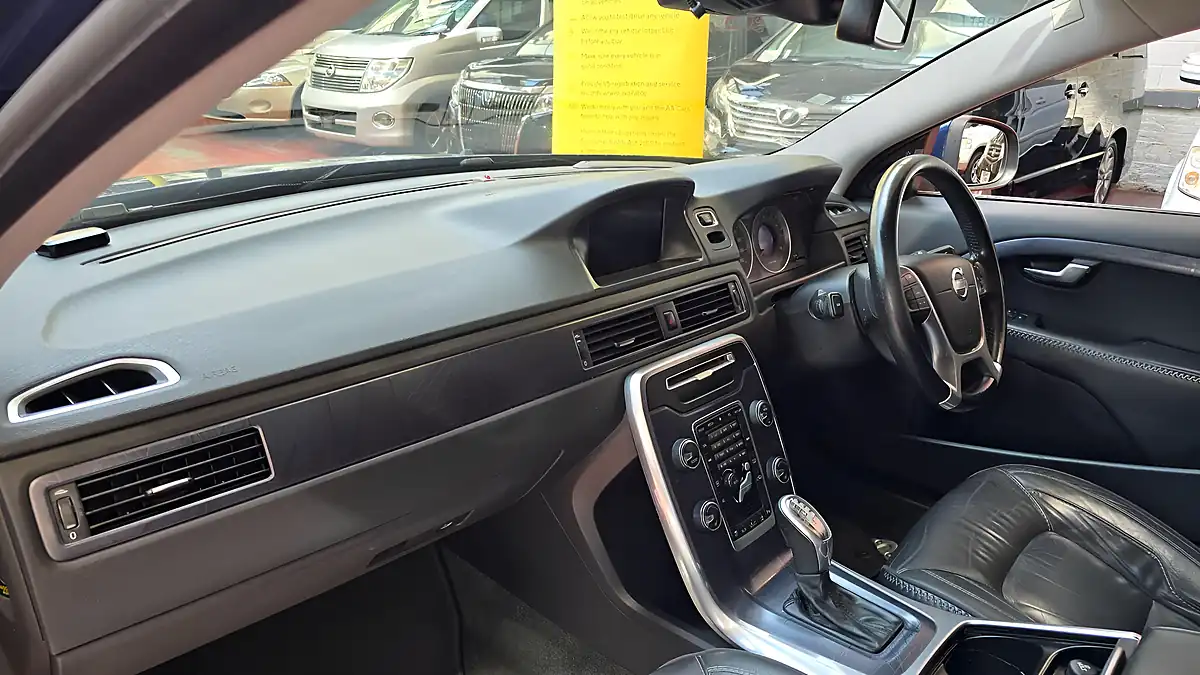 Used 2012 Volvo V70 Ocean Race Blue - Interior and Exterior details 11
