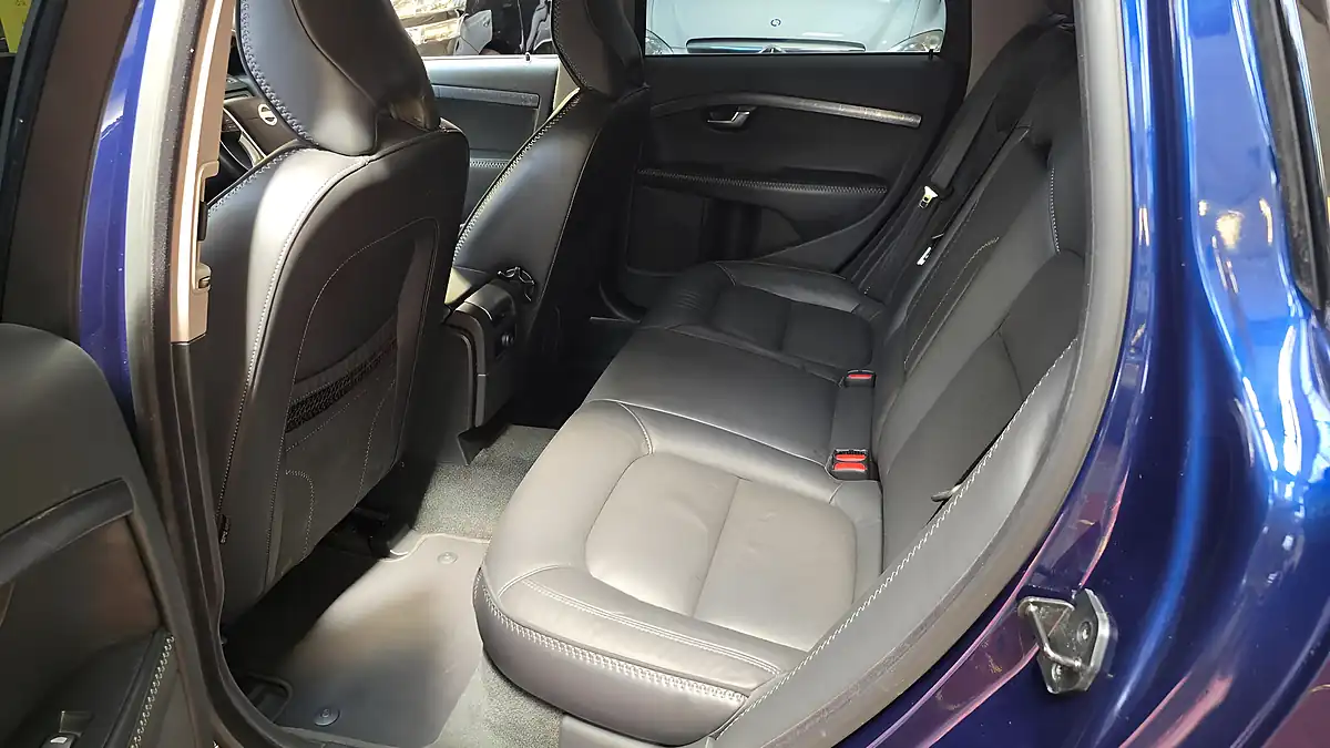 Used 2012 Volvo V70 Ocean Race Blue - Interior and Exterior details 12