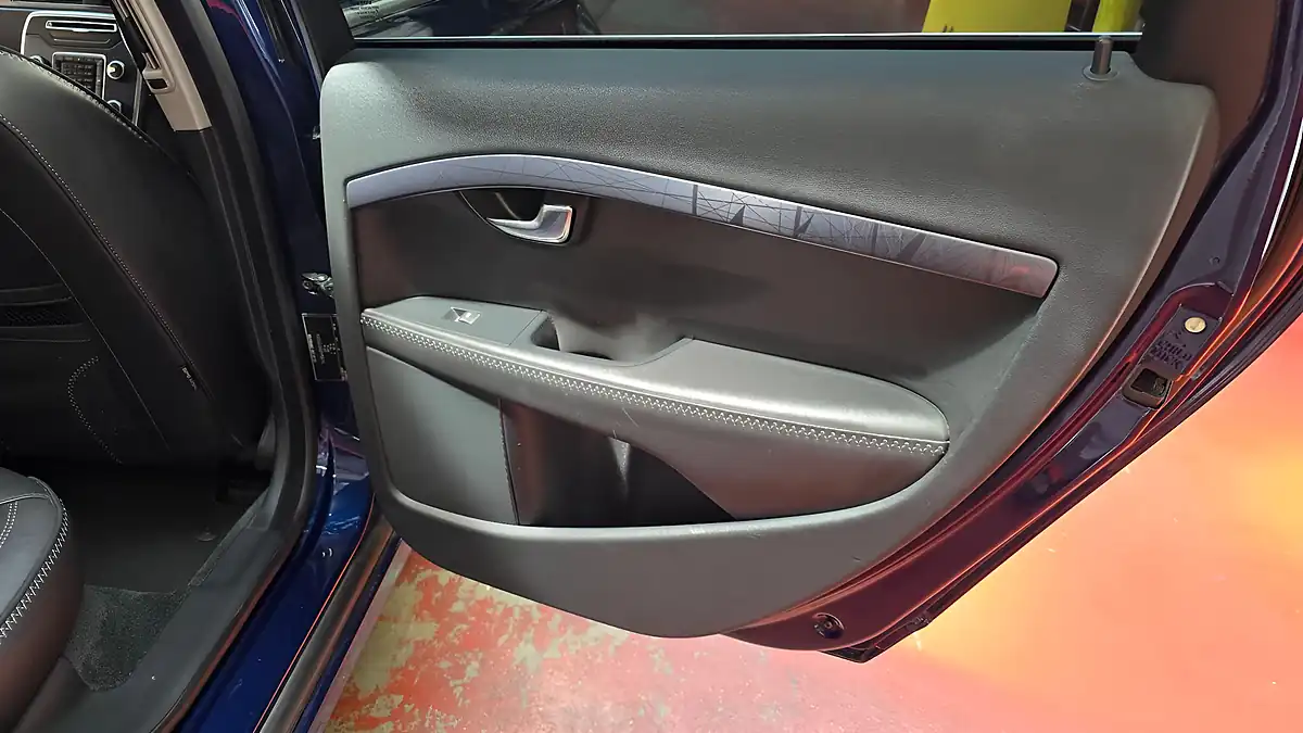 Used 2012 Volvo V70 Ocean Race Blue - Interior and Exterior details 13