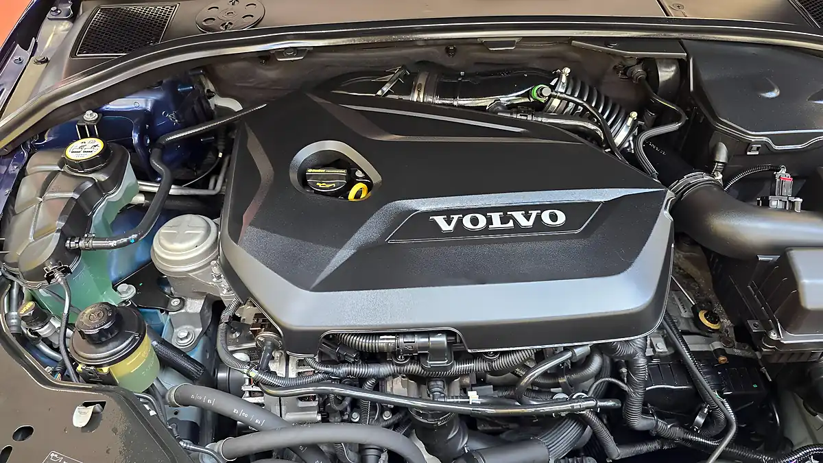 Used 2012 Volvo V70 Ocean Race Blue - Interior and Exterior details 16