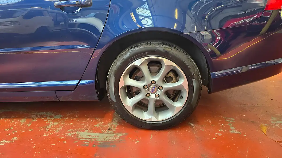 Used 2012 Volvo V70 Ocean Race Blue - Interior and Exterior details 20