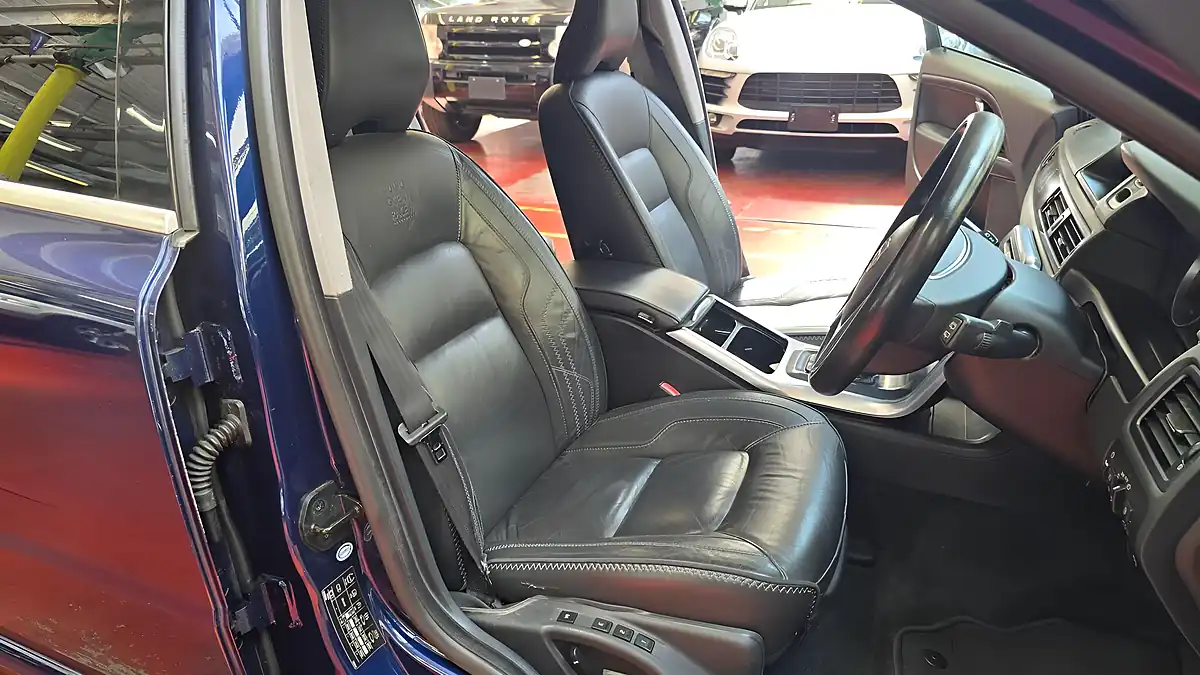 Used 2012 Volvo V70 Ocean Race Blue - Interior and Exterior details 5