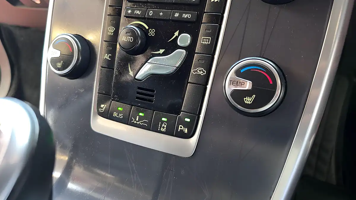 Used 2012 Volvo V70 Ocean Race Blue - Interior and Exterior details 8