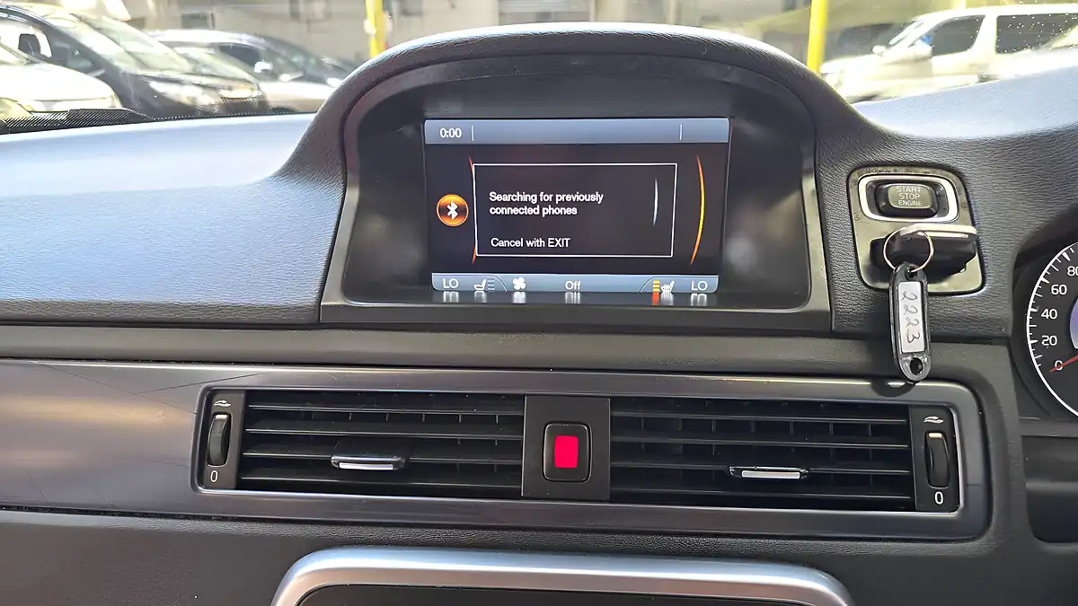 Used 2012 Volvo V70 Ocean Race Blue - Interior and Exterior details 9