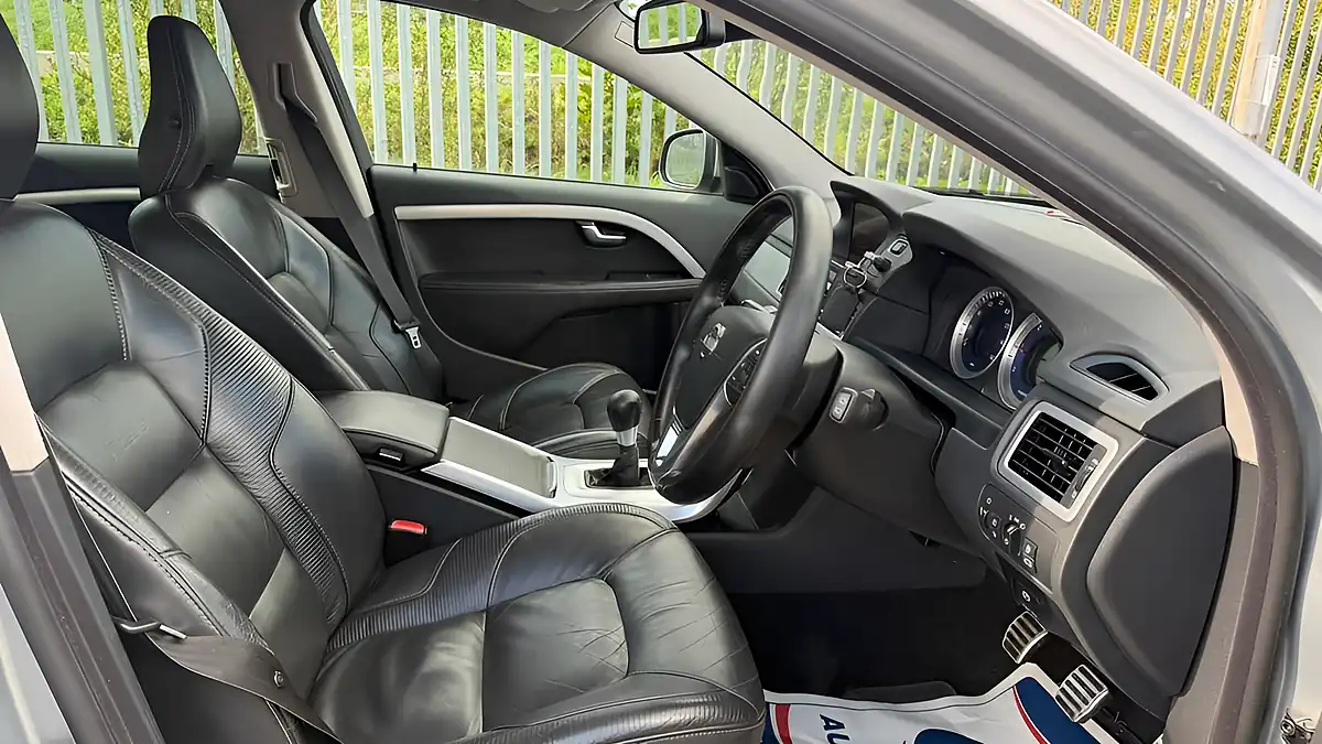 Used 2012 Volvo V70 R-Design Silver - Interior and Exterior details 10