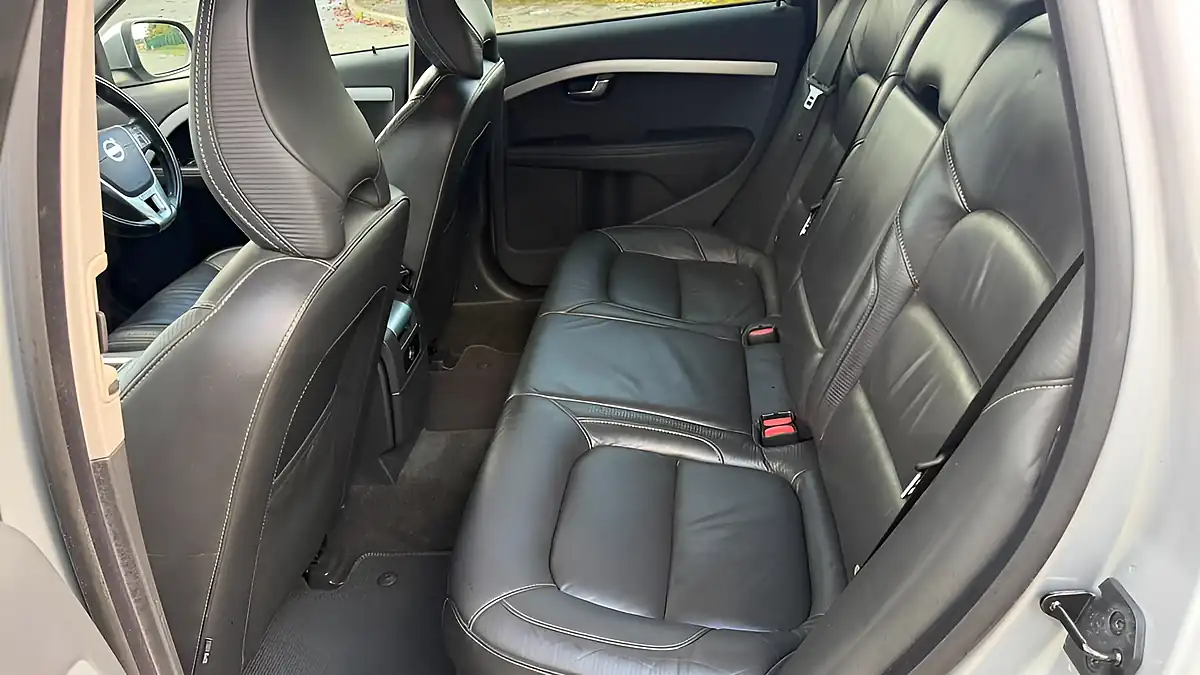 Used 2012 Volvo V70 R-Design Silver - Interior and Exterior details 17