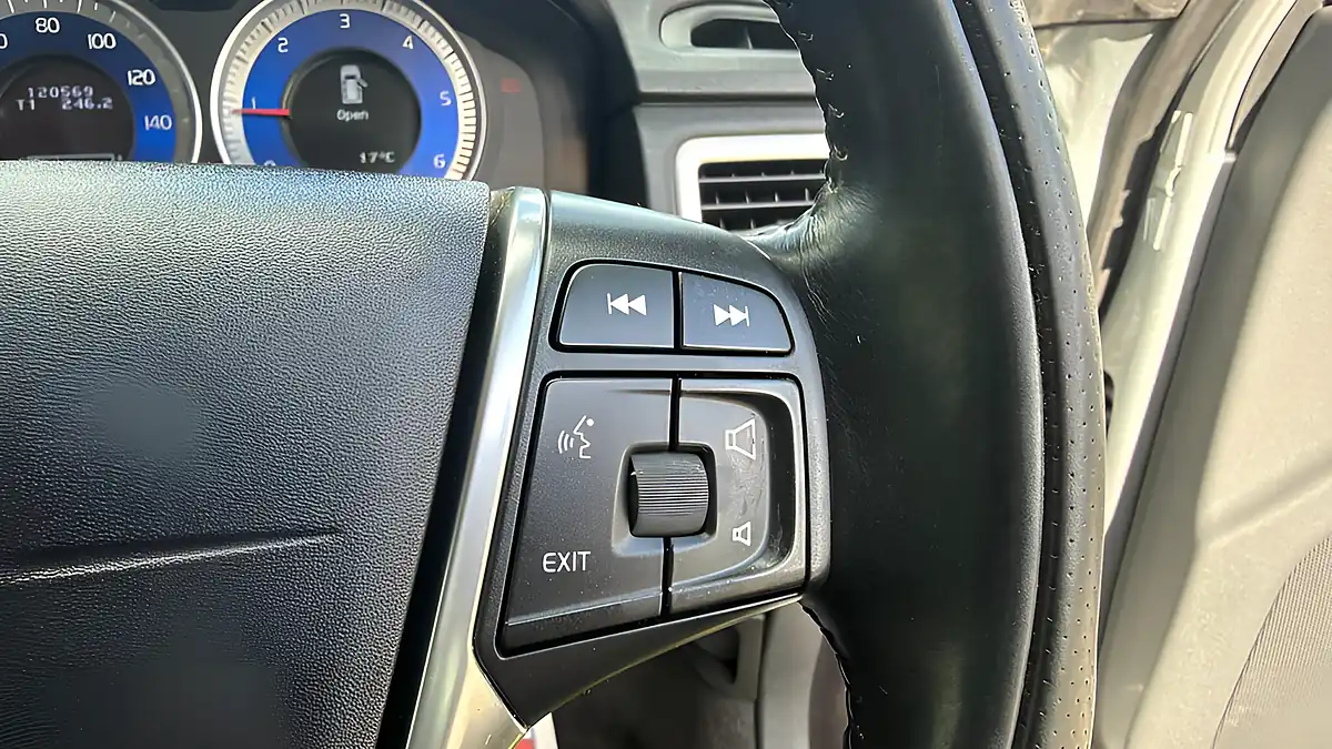 Used 2012 Volvo V70 R-Design Silver - Interior and Exterior details 18