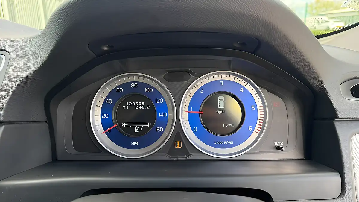 Used 2012 Volvo V70 R-Design Silver - Interior and Exterior details 19