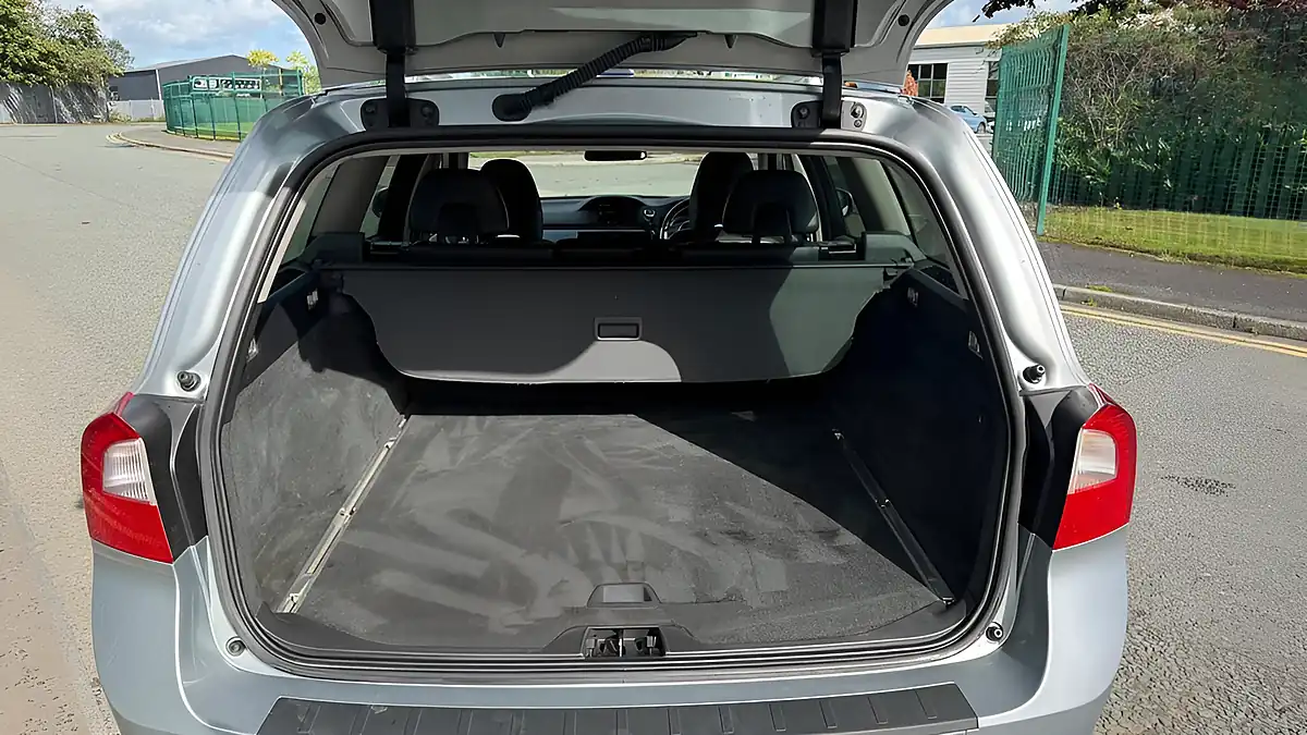 Used 2012 Volvo V70 R-Design Silver - Interior and Exterior details 7