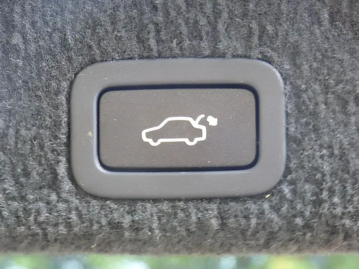 Used 2012 Volvo XC60 R-Design Silver - Interior and Exterior details 8