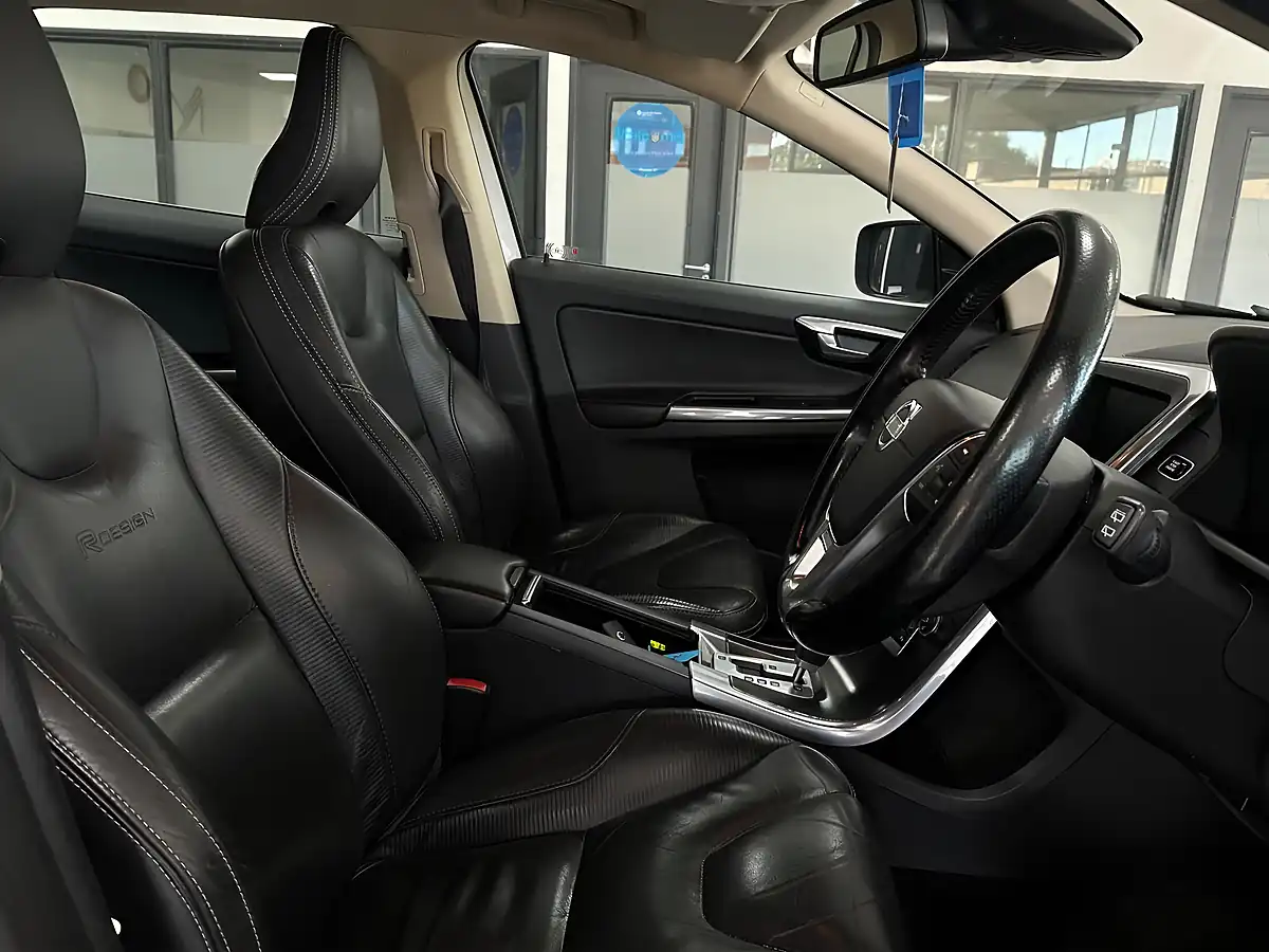 Used 2012 Volvo XC60 R-Design White - Interior and Exterior details 12