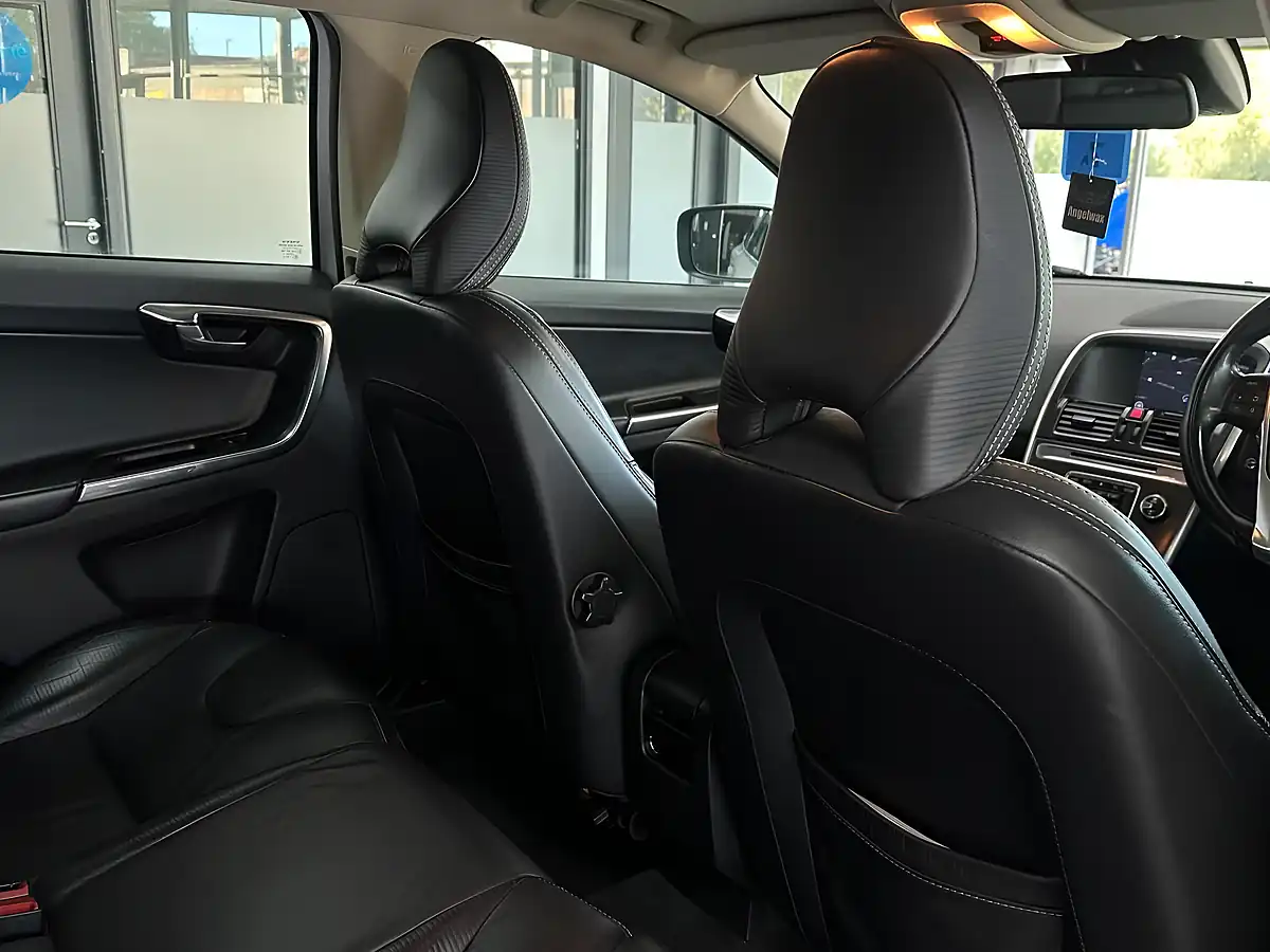 Used 2012 Volvo XC60 R-Design White - Interior and Exterior details 16
