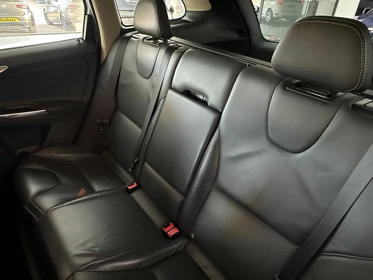 Used 2012 Volvo XC60 R-Design White - Interior and Exterior details 18