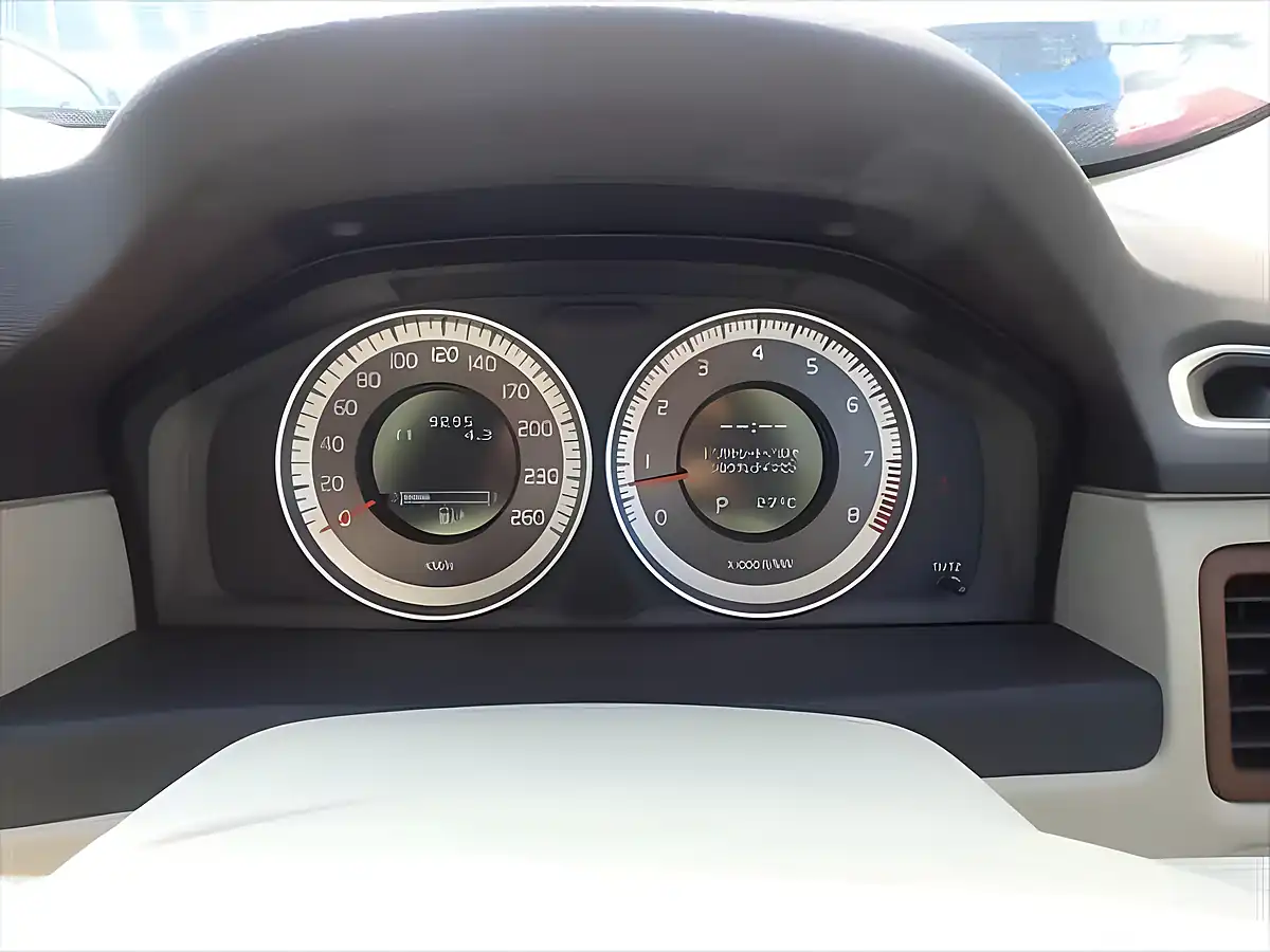 Used 2012 Volvo XC70 Se Lux Blue - Interior and Exterior details 10