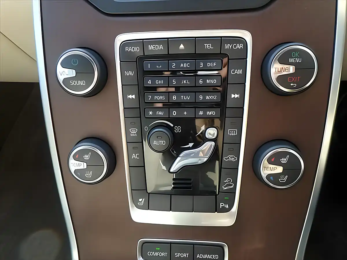 Used 2012 Volvo XC70 Se Lux Blue - Interior and Exterior details 14