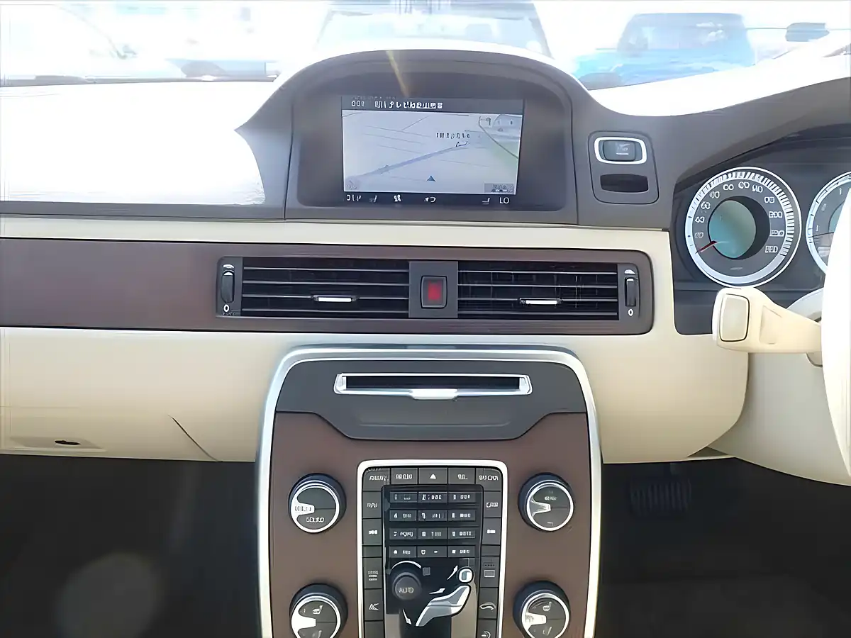 Used 2012 Volvo XC70 Se Lux Blue - Interior and Exterior details 15