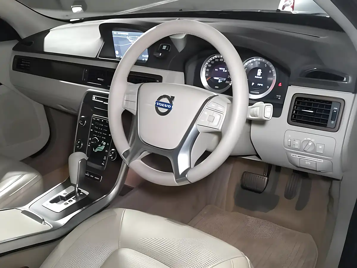 Used 2012 Volvo XC70 Se Lux Blue - Interior and Exterior details 7