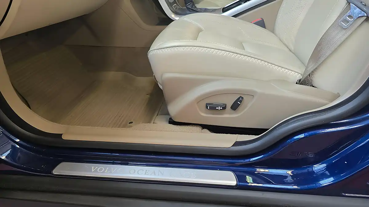 Used 2012 Volvo XC70 Se Lux Ocean Race Blue - Interior and Exterior details 12