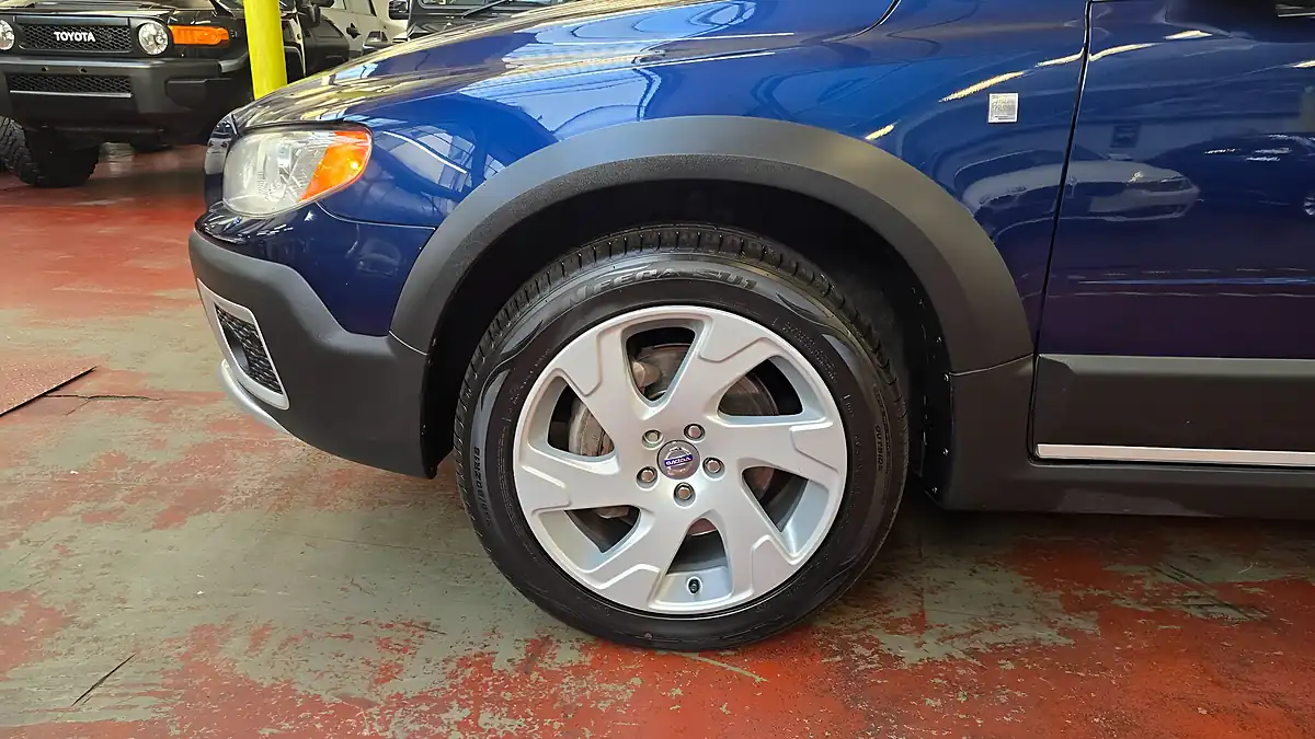 Used 2012 Volvo XC70 Se Lux Ocean Race Blue - Interior and Exterior details 19