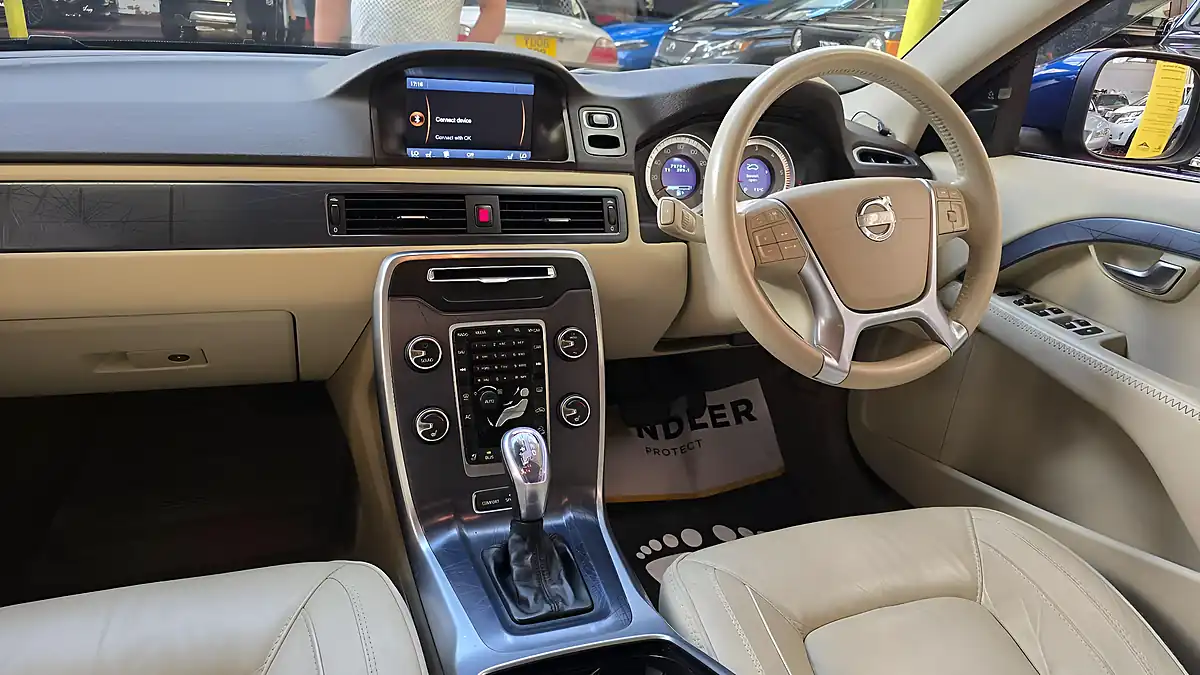 Used 2012 Volvo XC70 Se Lux Ocean Race Blue - Interior and Exterior details 4