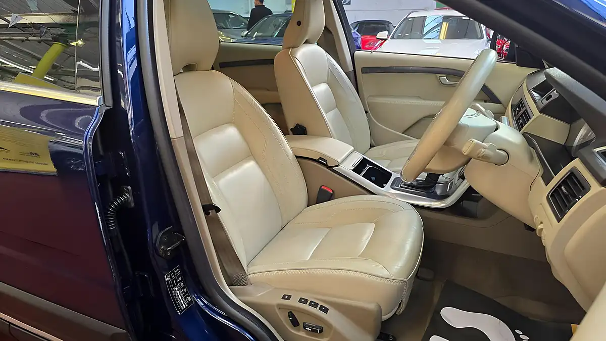 Used 2012 Volvo XC70 Se Lux Ocean Race Blue - Interior and Exterior details 6